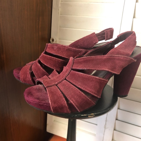 Gianni Bini Raspberry/Wine platform heels sandals peeptoe Size 6 suede - Picture 1 of 15